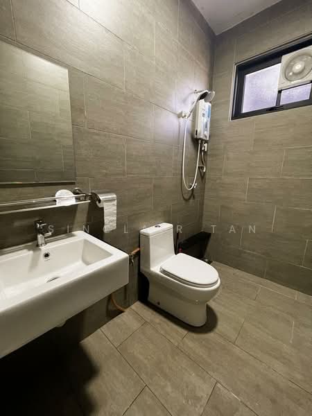 Ong Kim Wee Residence untuk Untuk Disewa - RM 1,800 /bulan, Mac 2026 - Bathroom - PropertyGuru.com.my