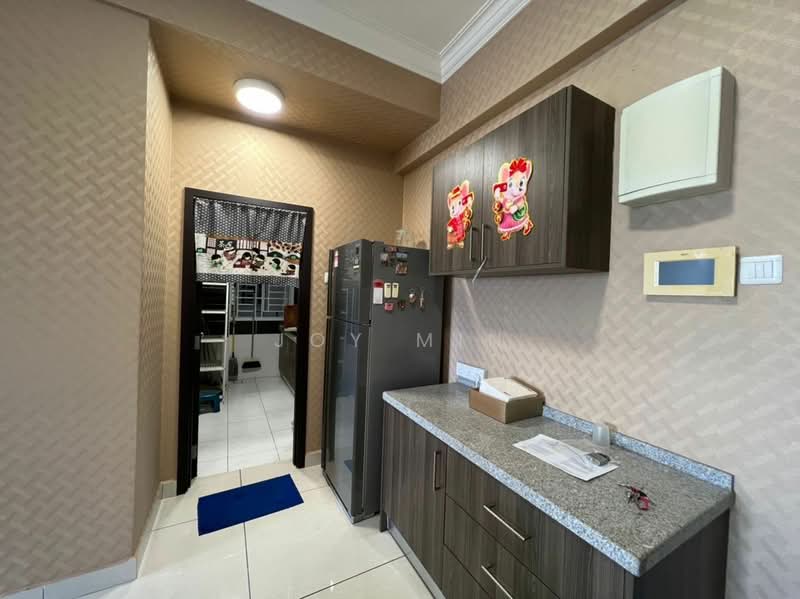 Service Residence for Sale at D'Inspire Residence (Inspira Bestari) - Joy Min - Kitchen - PropertyGuru.com.my