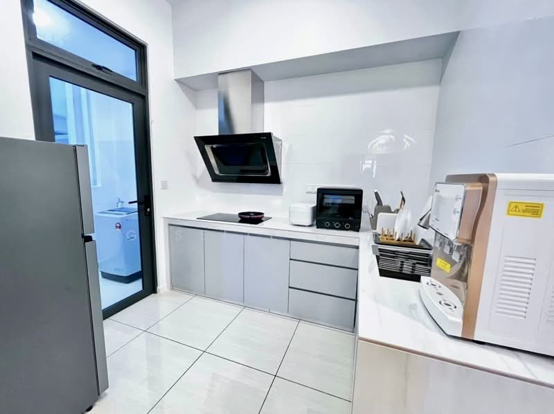 Condominium for Sale at Queens Residences Q2 @ Queens Waterfront - Giselle Wong - Kitchen - PropertyGuru.com.my