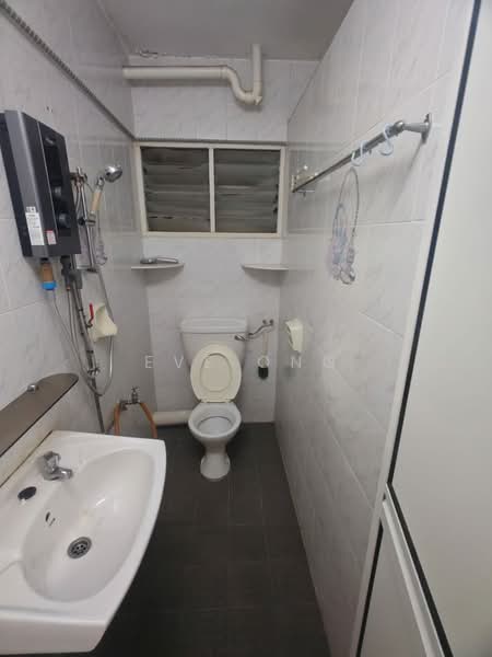 Apartment for Rent at Taman Pekaka Block 33 - Eve Ong - Bathroom - PropertyGuru.com.my