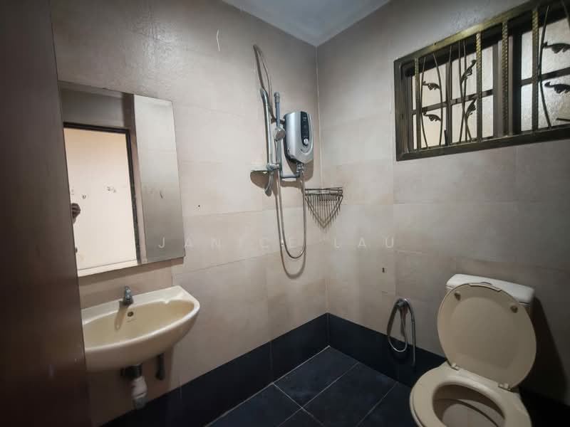 Semi-Detached House for Sale in Taman Cuepacs (Cheras) - Janice Lau - Bathroom - PropertyGuru.com.my