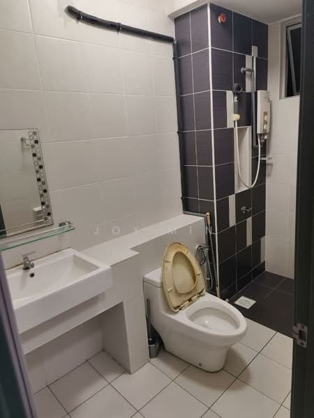 Service Residence for Rent at D'Ambience Residences (Pangsapuri Ikatan Flora) - Joy Min - Bathroom - PropertyGuru.com.my