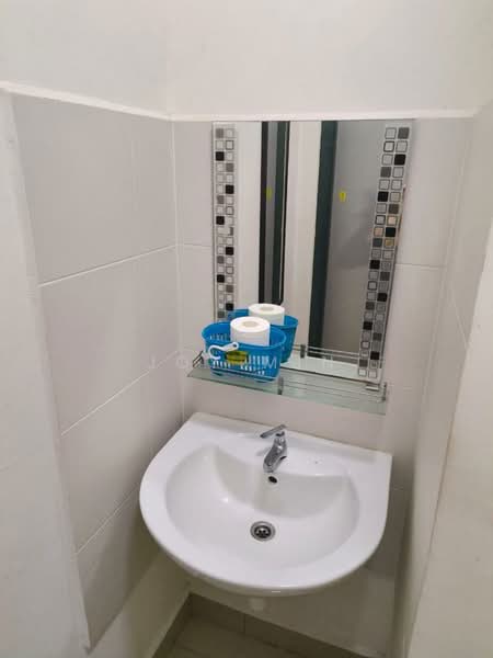 Service Residence for Rent at D'Ambience Residences (Pangsapuri Ikatan Flora) - Joy Min - Bathroom - PropertyGuru.com.my