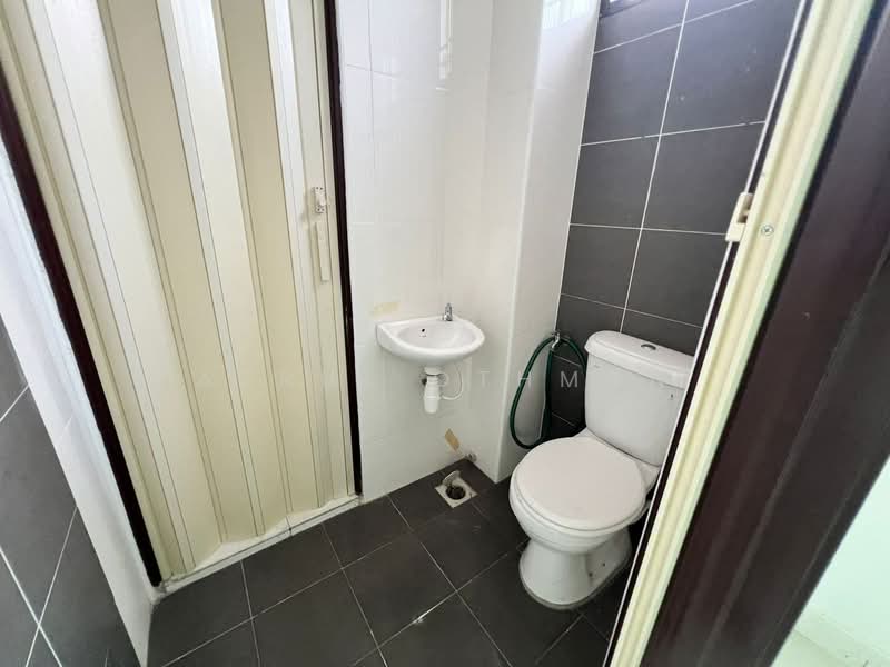 2-storey Terraced House for Sale in Muar (Johor) - Azrul Othman - Bathroom - PropertyGuru.com.my