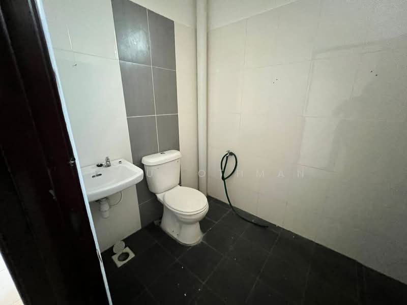 2-storey Terraced House for Sale in Muar (Johor) - Azrul Othman - Bathroom - PropertyGuru.com.my