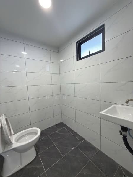 1-storey Terraced House for Sale in Taman Desa Skudai (Skudai) - Ethan Gan - Bathroom - PropertyGuru.com.my