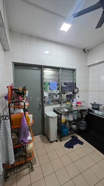 Condominium for Sale at Kemuncak Shah Alam - TS Low - Kitchen - PropertyGuru.com.my