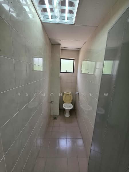 Shop / Office for Rent in Taman Perindustrian Kip (Kepong) - Raymond Siew - Bathroom - PropertyGuru.com.my
