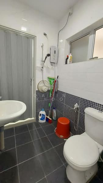 2-storey Terraced House for Sale in Kelebang (Ipoh) - Qazin Khoo - Bathroom - PropertyGuru.com.my