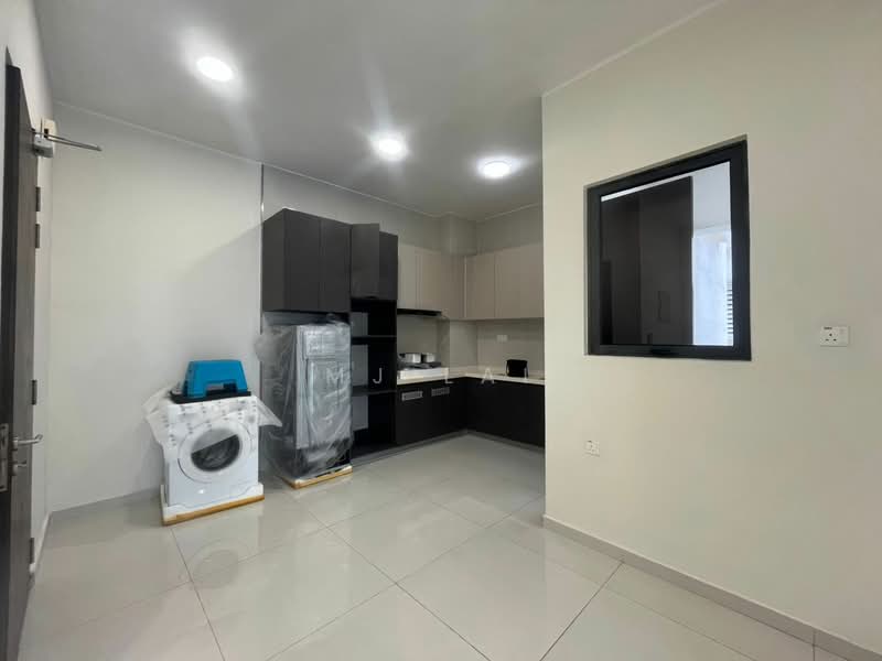 Condominium for Sale at Amberside @ Country Garden Danga Bay - MJ Lai - Kitchen - PropertyGuru.com.my