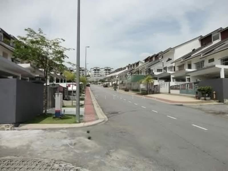 2.5-storey Terraced House for Sale in Taman Bukit Serdang (Seri Kembangan) - Valerie Tang - Exterior - PropertyGuru.com.my