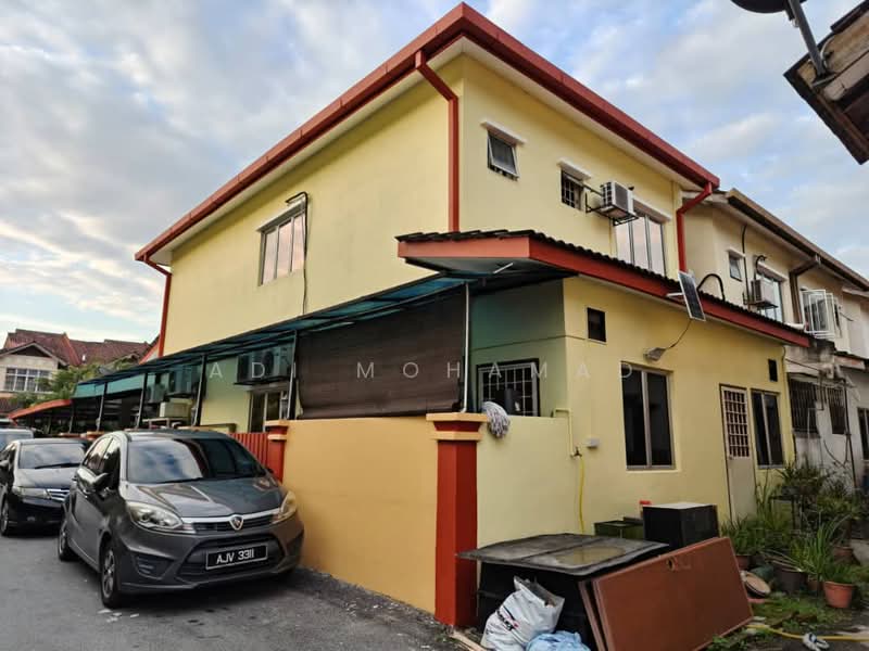 2-storey Terraced House for Sale in Seksyen 33 (Shah Alam) - Adi Mohamad - Exterior - PropertyGuru.com.my