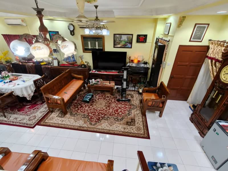 2-storey Terraced House for Sale in Seksyen 33 (Shah Alam) - Adi Mohamad - Living Room - PropertyGuru.com.my
