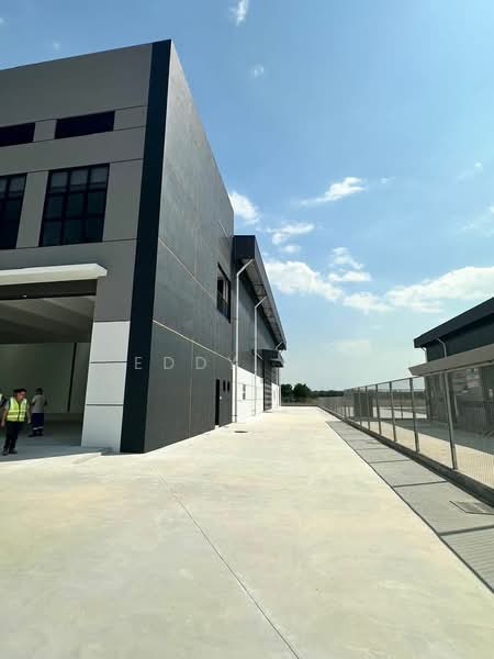 Semi-D Factory for Rent in KWS Perindustrian Tmn Tasik Jaya (Ampangan) - Eddy Lee - Exterior - PropertyGuru.com.my