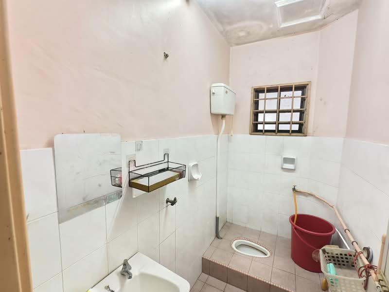 Taman Sungai Besi Indah untuk Untuk Dijual - RM 730,000, Mac 2026 - Bathroom - PropertyGuru.com.my