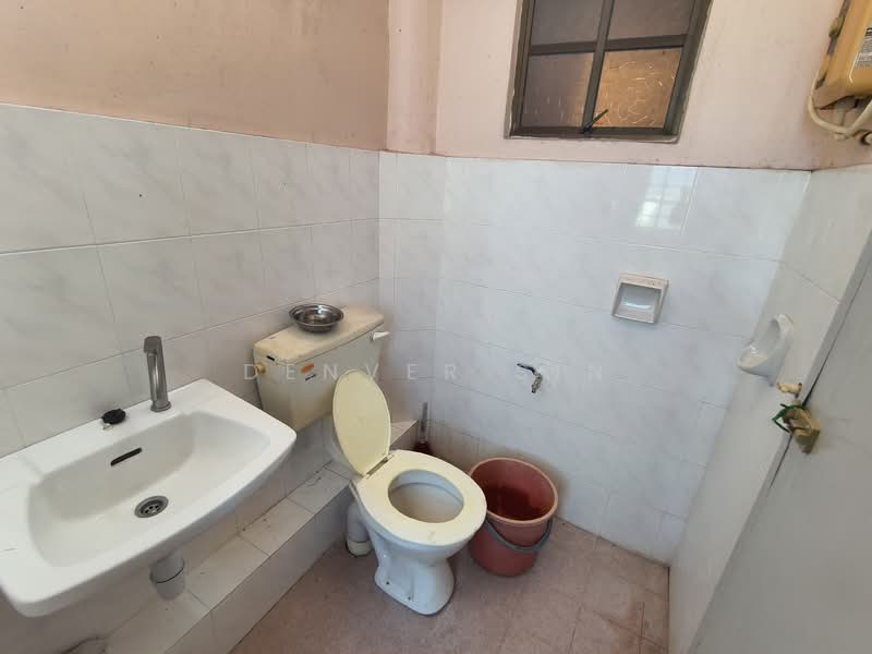 Taman Sungai Besi Indah untuk Untuk Dijual - RM 730,000, Mac 2026 - Bathroom - PropertyGuru.com.my
