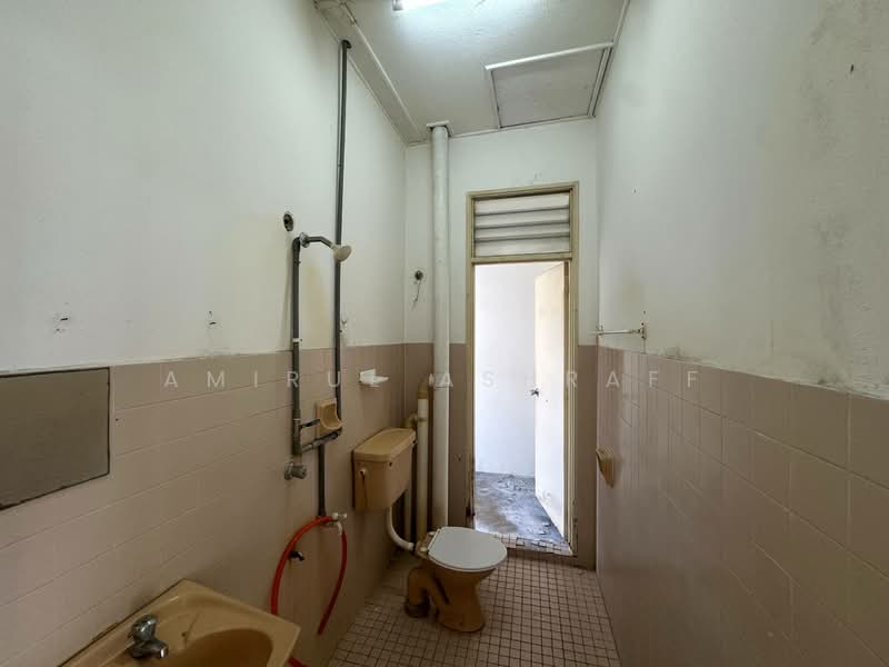 Apartment for Sale at Intan Apartment - Amirul Ashraff - Bathroom - PropertyGuru.com.my