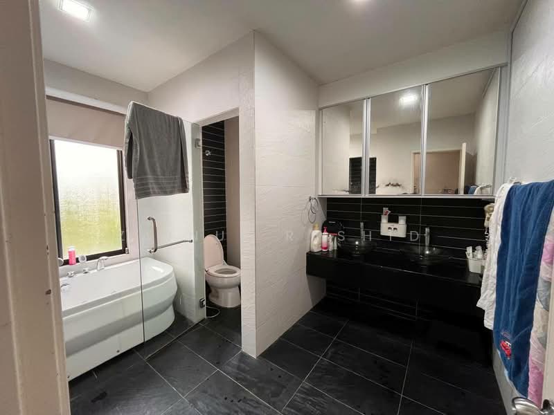 Semi-Detached House for Sale in Seksyen U9 (Shah Alam) - Zainul Rashid - Bathroom - PropertyGuru.com.my