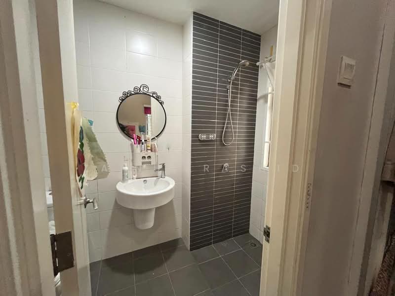 Semi-Detached House for Sale in Seksyen U9 (Shah Alam) - Zainul Rashid - Bathroom - PropertyGuru.com.my