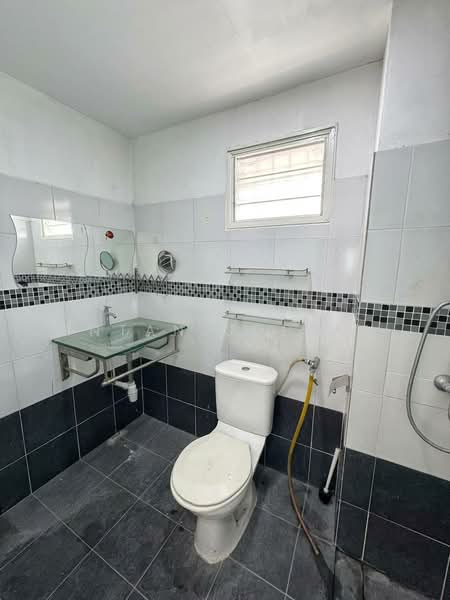 2-storey Terraced House for Sale in Usj 11 (Subang Jaya) - Intan Sophia - Bathroom - PropertyGuru.com.my