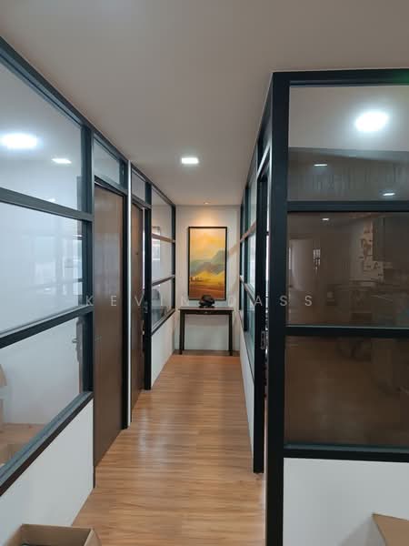 Shop / Office for Sale in Kuchai Entrepreneurs Park (Kuchai Lama) - Kevin Dass - Corridor - PropertyGuru.com.my