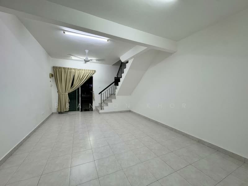 2-storey Terraced House for Rent in Taman Bestari Indah (Ulu Tiram) - Brandon Khor - Living Room - PropertyGuru.com.my