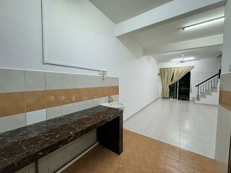 2-storey Terraced House for Rent in Taman Bestari Indah (Ulu Tiram) - Brandon Khor - Kitchen - PropertyGuru.com.my
