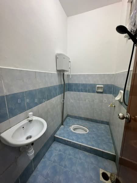 2-storey Terraced House for Rent in Taman Bestari Indah (Ulu Tiram) - Brandon Khor - Bathroom - PropertyGuru.com.my
