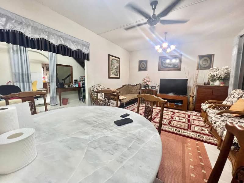 Rumah Teres 2 Tingkat untuk Dijual di Seksyen 19 (Shah Alam) - Ahmad Fadlee - Living Room - PropertyGuru.com.my