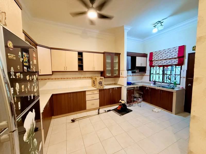 Taman Kemuning untuk Untuk Dijual - RM 680,000, Mac 2026 - Kitchen - PropertyGuru.com.my