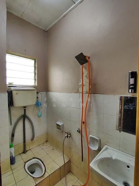 1-storey Terraced House for Sale in Port Klang (Pelabuhan Klang) (Selangor) - Fauran Nawawi - PropertyGuru.com.my