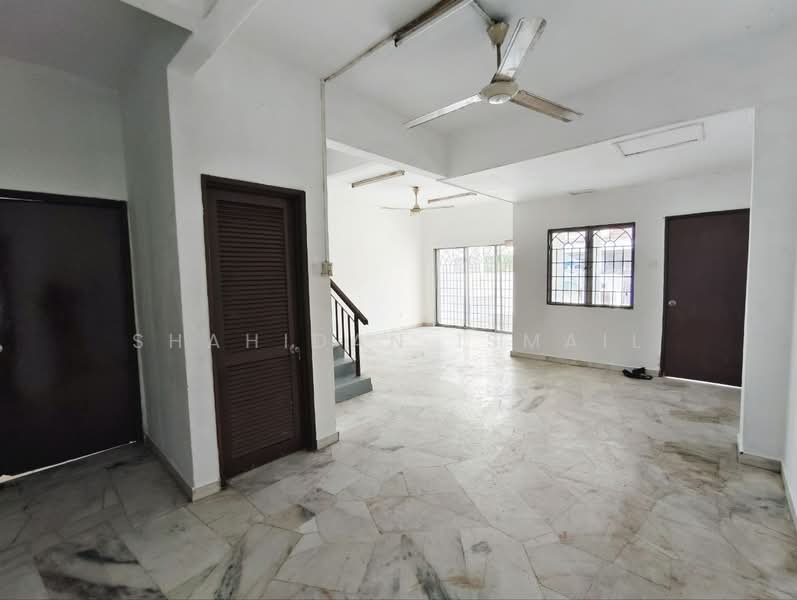 2-storey Terraced House for Sale in Kajang (Selangor) - Shahidan Ismail - Living Room - PropertyGuru.com.my