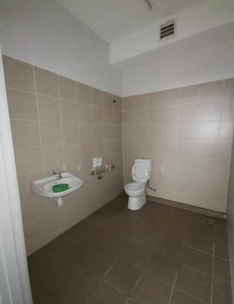 Factory for Rent in Port Klang (Pelabuhan Klang) (Selangor) - Ryan Lok - Bathroom - PropertyGuru.com.my