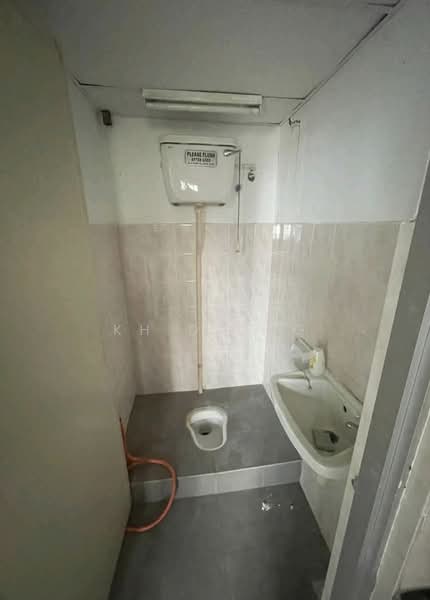 Shop for Rent in SS19 (Subang Jaya) - KH Diong - Bathroom - PropertyGuru.com.my