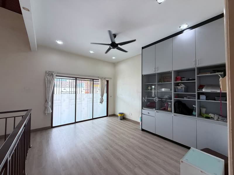 Rumah Teres 3 Tingkat untuk Disewa di Selayang (Selangor) - Sean Yong - Living Room - PropertyGuru.com.my