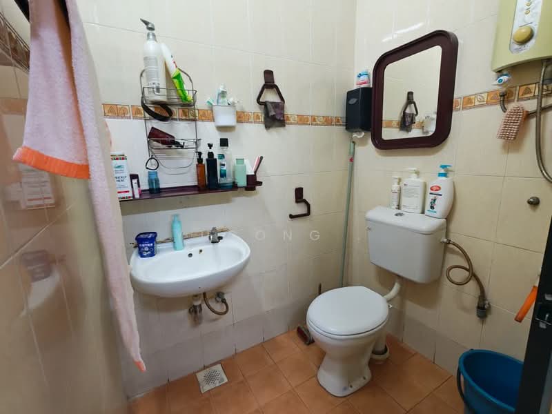 1-storey Terraced House for Sale in Taman Universiti (Skudai) - Yucong . - Bathroom - PropertyGuru.com.my