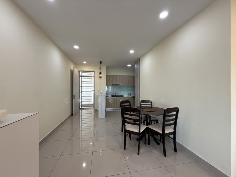 Service Residence for Sale at Meridin Bayvue Serviced Apartment - Cherry Tan - Kitchen - PropertyGuru.com.my