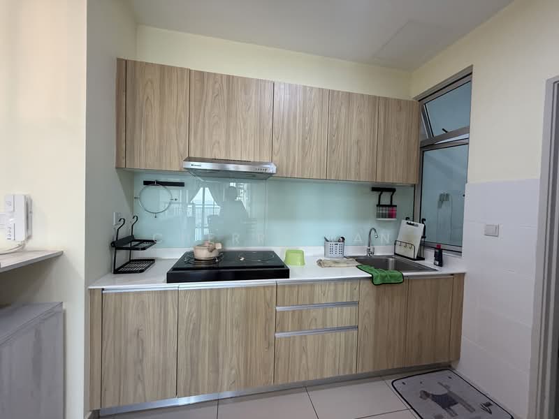 Service Residence for Sale at Meridin Bayvue Serviced Apartment - Cherry Tan - Kitchen - PropertyGuru.com.my