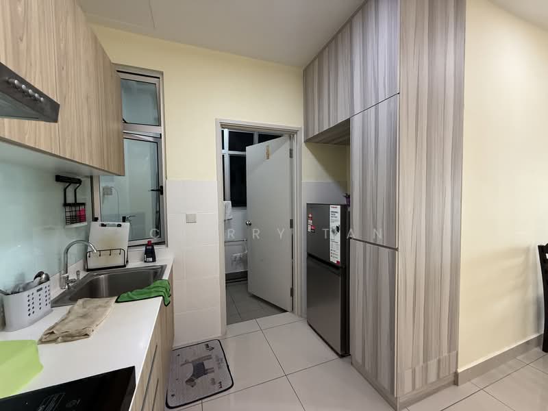 Service Residence for Sale at Meridin Bayvue Serviced Apartment - Cherry Tan - Kitchen - PropertyGuru.com.my
