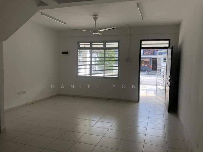 2.5-storey Terraced House for Sale in Taman Scientex Pasir Gudang (Pasir Gudang) - Daniel Yong - Living Room - PropertyGuru.com.my