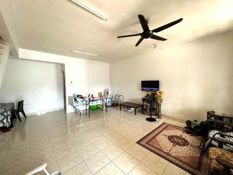 2-storey Terraced House for Sale in Taman Puteri Wangsa (Ulu Tiram) - CS Tan - Living Room - PropertyGuru.com.my
