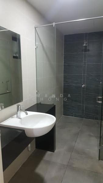 Kediaman Servis untuk Dijual di Pearl Suria - Amanda Chong - Bathroom - PropertyGuru.com.my