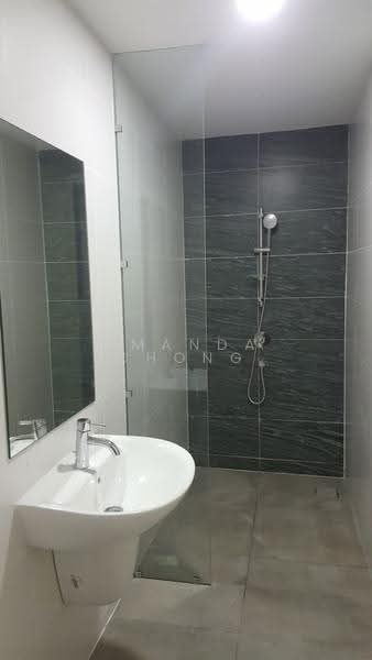 Kediaman Servis untuk Dijual di Pearl Suria - Amanda Chong - Bathroom - PropertyGuru.com.my