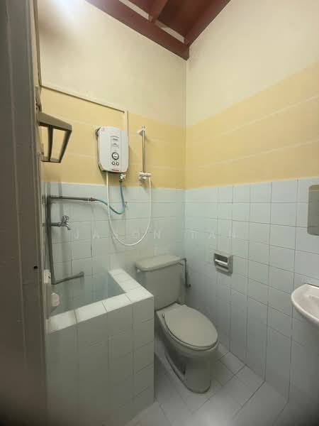 1-storey Terraced House for Sale in Permas Jaya (Johor) - Jason Tan - Bathroom - PropertyGuru.com.my