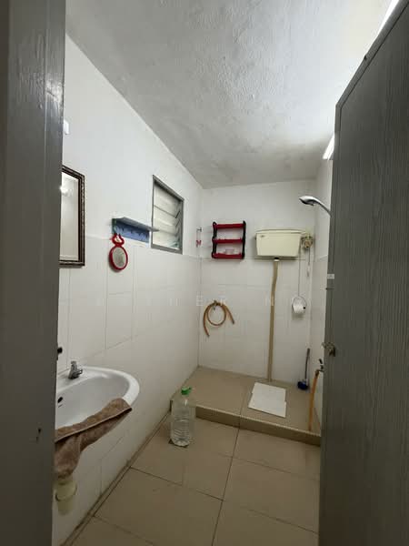 Taman Ehsan untuk Untuk Dijual - RM 680,000, Apr 2026 - Bathroom - PropertyGuru.com.my