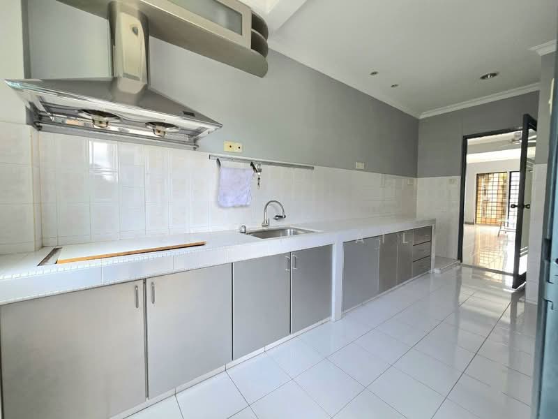 Pangsapuri untuk Dijual di Casa Venicia Apartment - Azrul Ismail - Kitchen - PropertyGuru.com.my