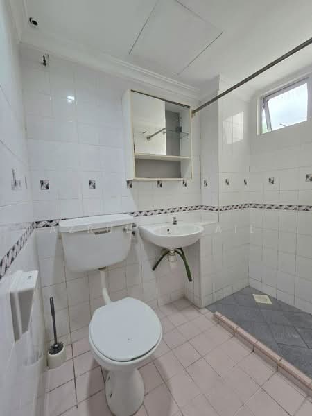 Pangsapuri untuk Dijual di Casa Venicia Apartment - Azrul Ismail - Bathroom - PropertyGuru.com.my