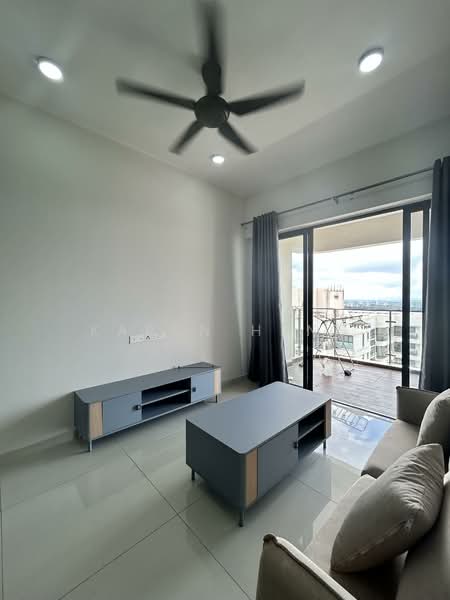 Amberside @ Country Garden Danga Bay untuk Untuk Disewa - RM 2,300 /bulan, Mac 2026 - Living Room - PropertyGuru.com.my