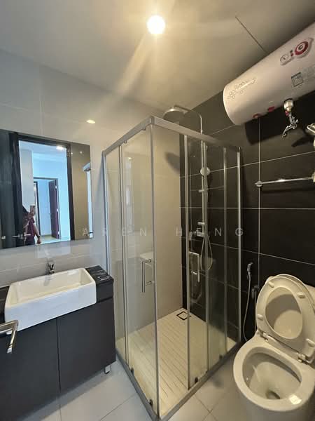 Amberside @ Country Garden Danga Bay untuk Untuk Disewa - RM 2,300 /bulan, Mac 2026 - Bathroom - PropertyGuru.com.my