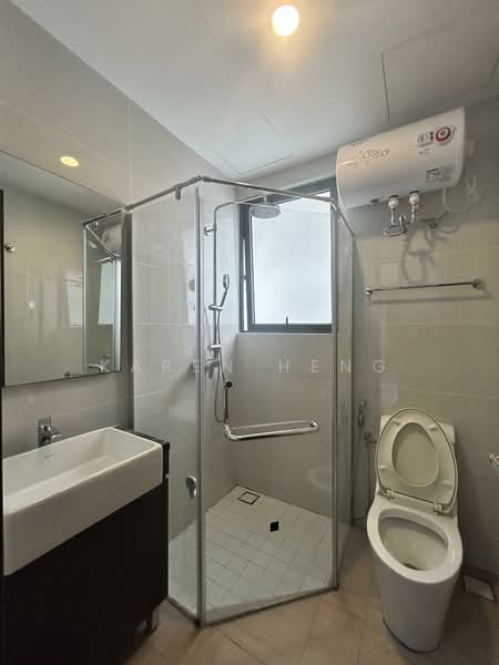 Amberside @ Country Garden Danga Bay untuk Untuk Disewa - RM 2,300 /bulan, Mac 2026 - Bathroom - PropertyGuru.com.my